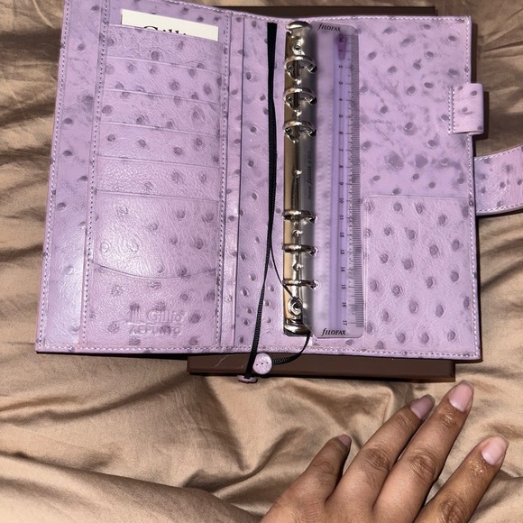 Gentlely used Gillio planner/agenda - Picture 4 of 10